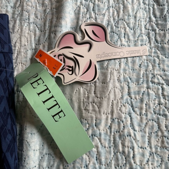 Elegant Blue Navy Patterned Women's Shorts - Picture 2 of 10